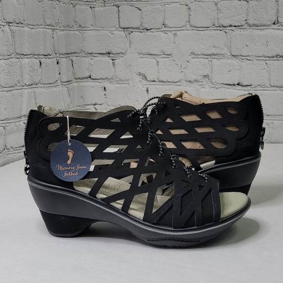 Jambu Shoes - NWT Jambu sugar cane bungee wedge sandals